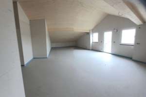 wunderschöne 4-Zimmer Whg. mit Balkon und Einbauküche  – Tannenstr. 15, 84061 Ergoldsbach – Vorschaubild 9