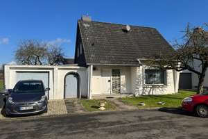 ruhig gelegenes, freistehendes Einfamilienhaus mit schönem Grundstück – Die vollständige Adresse der Immobilie erhältst du vom Anbieter., 41516 Grevenbroich – Vorschaubild 1