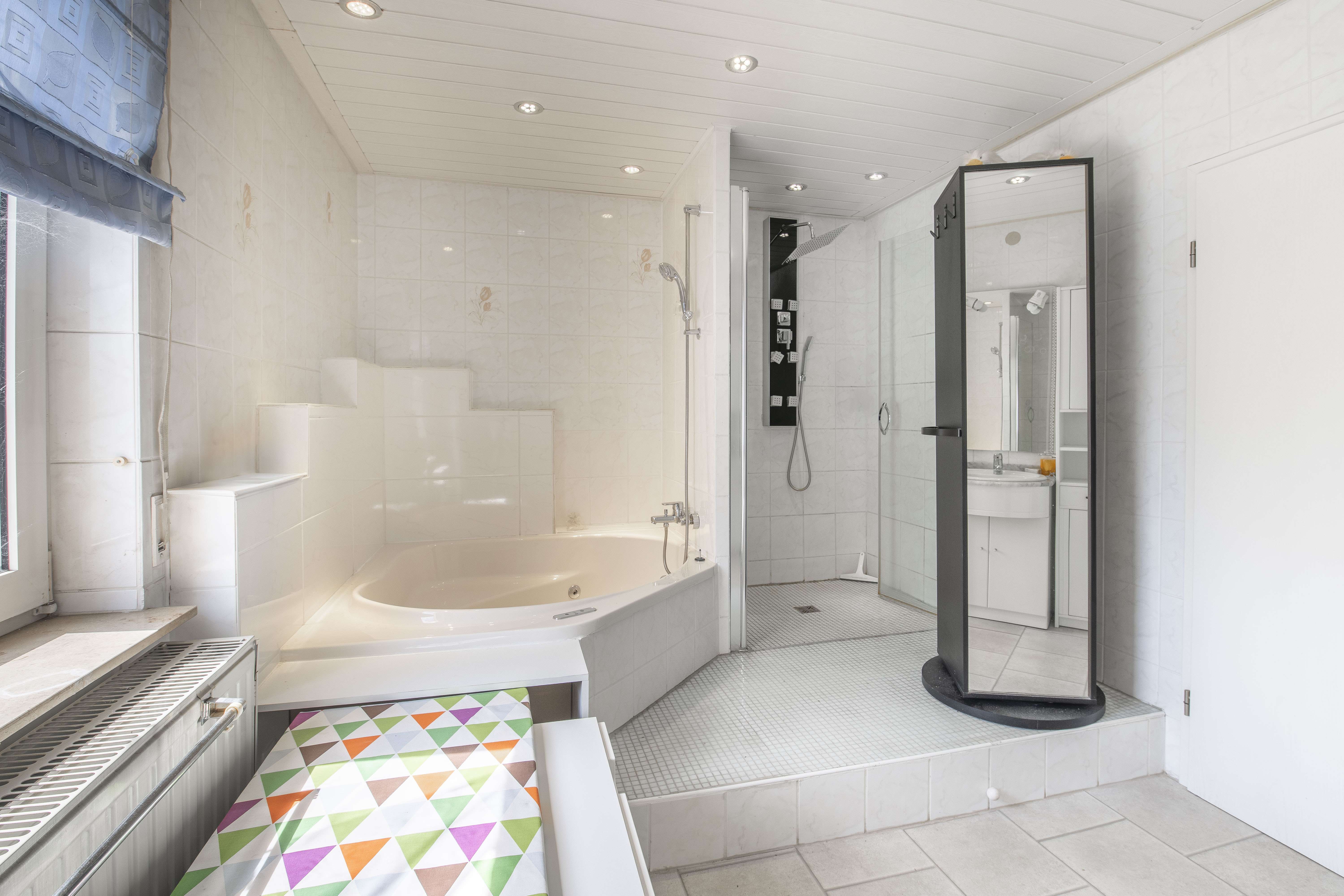 Immobilie in Riedstadt - Viel Raum für Träume – Charmantes ZFH mit Wintergarten, Dachterrasse & Gartenparadies in Riedstadt - Bild 2