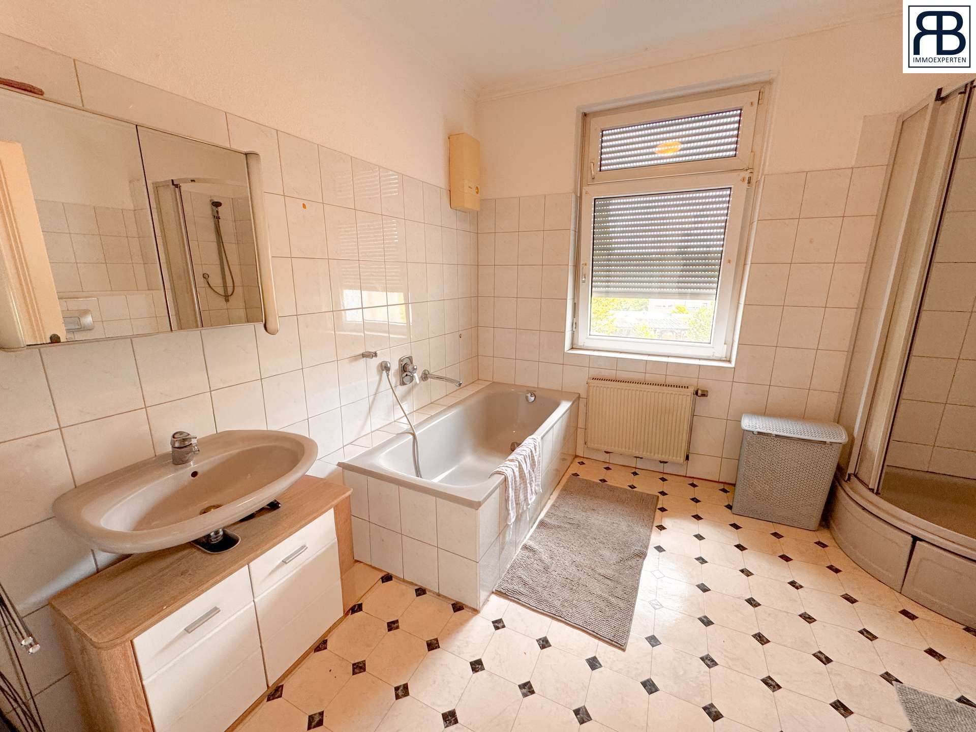 Immobilie in Haan - Investmentchance in Haan: LEERSTEHENDES Mehrfamilienhaus mit ca. SOLL-7% Rendite oder Eigennutzung - Bild 1