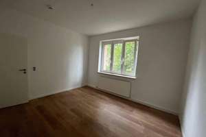 Moderne 4 Zimmer Wohnung für Familien | + Balkon und individuelle EBK auf Wunsch – Heinrich-Heine-Straße 51, 8058 Nordvorstadt, Zwickau – Vorschaubild 3