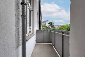 *4-Zimmer-Altbauwohnung mit Balkon, Stuck, Parkett und Einbauküche* – Knesebeckstr. 4, 10623 Charlottenburg, Berlin – Vorschaubild 14