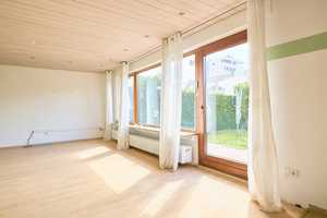 schickes Zweifamilienhaus mit Pool, Garten, Garage uvm. auf der Suche nach einer neuen Familie! – Rems-Murr-Kreis – Vorschaubild 4
