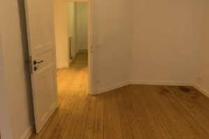 Moderne 4-Zimmer-Altbauwohnung mit Einbauküche in Hamburg-Eilbek