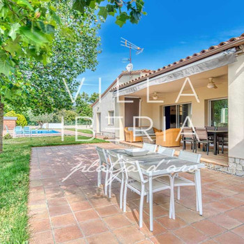 Villa mit Pool und Aussicht in Bell Lloc