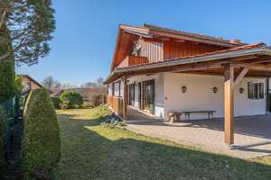 Charmantes Landhaus mit Alpenflair, großzügigem Garten und nachhaltiger Ausstattung – Die vollständige Adresse der Immobilie erhältst du vom Anbieter., 94518 Spiegelau – Vorschaubild 1