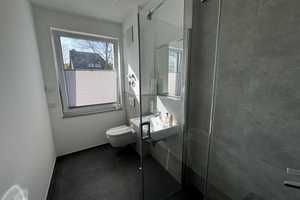 LICHTDURCHFLUTETE WOHNUNG IM NEUBAU MIT LUXUS EBK – Christophstr. 6, 40225 Düsseldorf – Vorschaubild 15