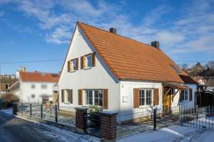 Familienfreundliches Einfamilienhaus mit Kamin, Doppelgarage und großem Garten – Die vollständige Adresse der Immobilie erhältst du vom Anbieter., 89312 Günzburg – Vorschaubild 1