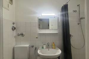S-Ost: Sonnige, ruhig - am Waldrand gelegene - 2-Zimmer-Dachgeschosswohnung mit EBK in Stuttgart – Die vollständige Adresse der Immobilie erhältst du vom Anbieter., 70186 Gablenberg, Stuttgart – Vorschaubild 10