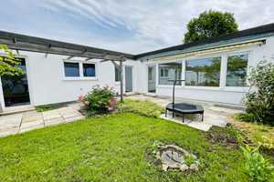 Schicker Atrium-Bungalow in ruhiger Lage – Fürstenfeldbruck (Kreis) – Vorschaubild 1