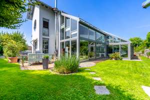 Exklusives Wohnerlebnis: Einfamilienhaus mit Einliegerwohnung &beeindruckendem Wintergarten mit Pool – Die vollständige Adresse der Immobilie erhältst du vom Anbieter., 79588 Efringen-Kirchen – Vorschaubild 2