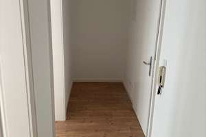 frisch renovierte 1,5-Zimmer-Wohnung in zentraler Lage