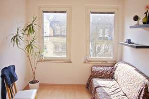 Ideal für 1-2 Personen: Gepflegte 2 1/2-Zi-Wohnung Südstadt ohne Balkon/ohne Lift im 3. OG – Voltastraße 63, 90459 Hummelstein, Nürnberg – Vorschaubild 2