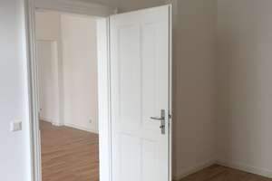 Schicke 2,5-Zimmer Altbauwohnung im 3. OG in Köln in ruhiger Hinterhauslage – Aachener Straße 70, 50674 Neustadt/Süd, Köln – Vorschaubild 2