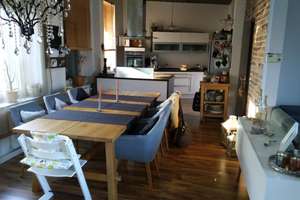 Gepflegte 3-Zimmer-Wohnung auf zwei Ebenen mit Terrasse/Balkon von privat