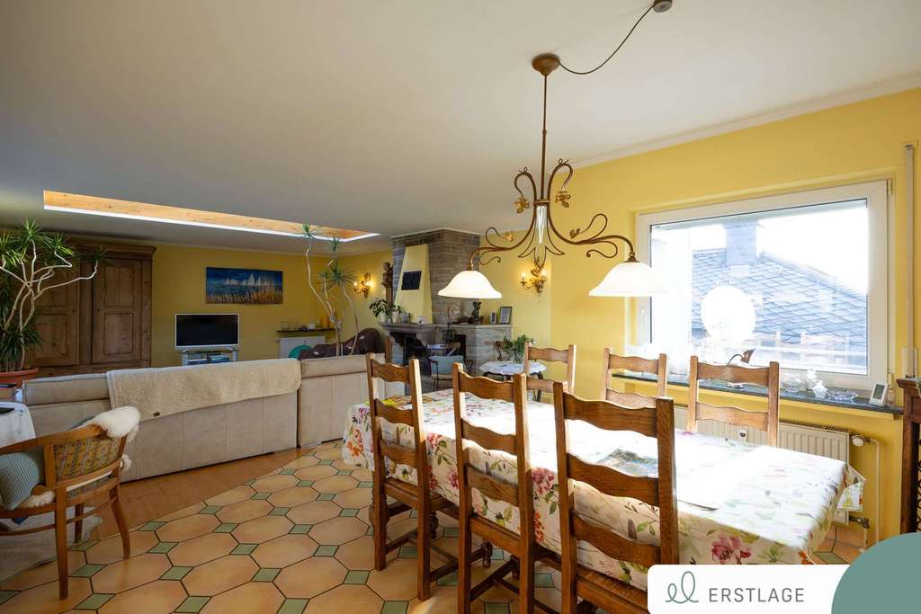 Immobilie in Dörth - GROSSZÜGIGE EIGENTUMSWOHNUNG IN FREISTEHENDEM ZWEIFAMILIENHAUS - Bild 2