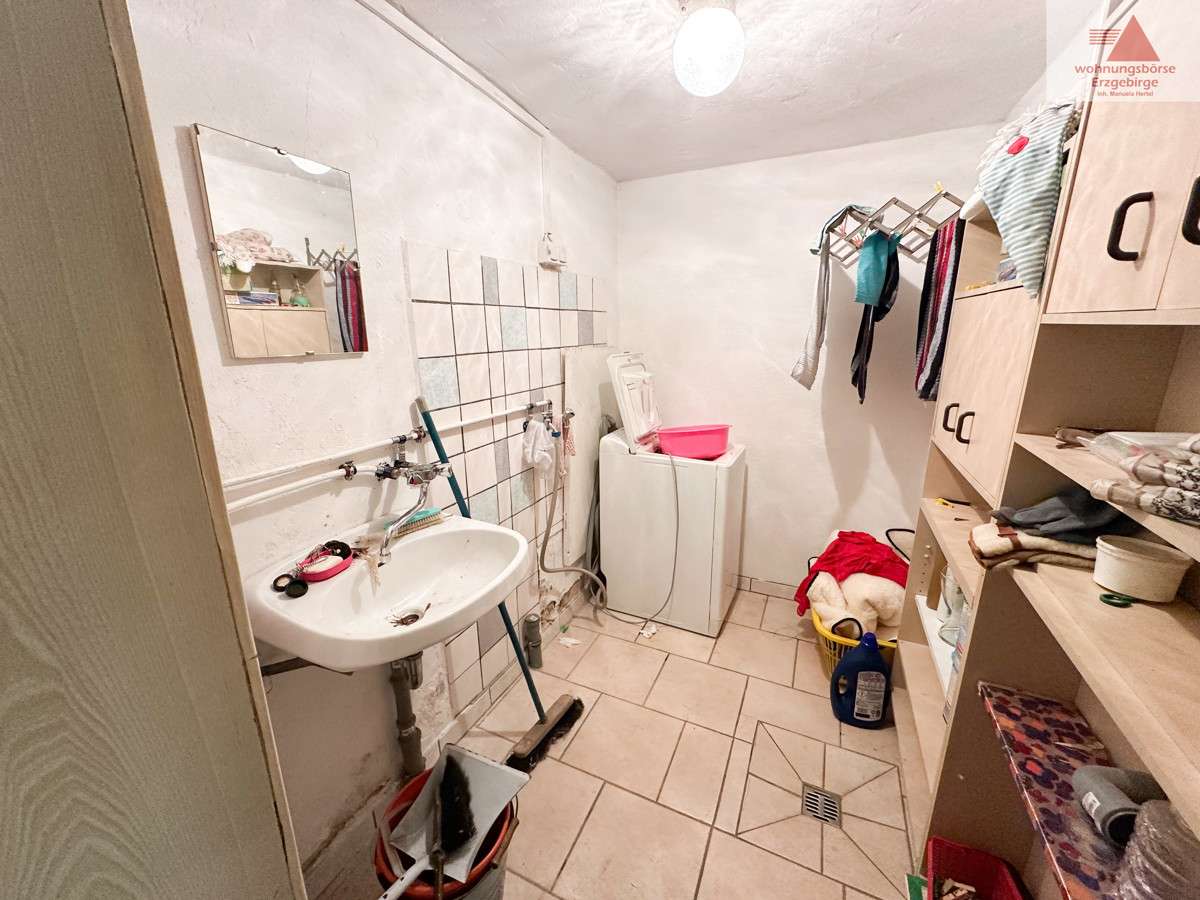 Immobilie in Zwönitz - Einfamilienhaus/Zweifamilienhaus in Zwönitz zum Sanierungen: 150 m² Wohnfläche & 550 m² Grundstück - Bild 1