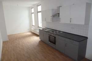 direkt neben der UNI / WG geeignete, großzügige 2 Zi. Wohnung mit Wohnküche / EBK zu vermieten