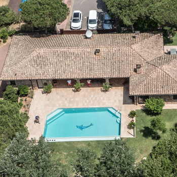 Luxusvilla mit Blick auf den Golfplatz von Pals, Costa Brava