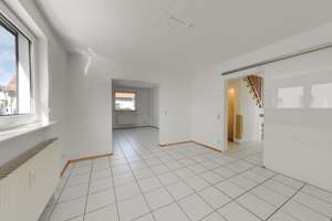 Einfamilienhaus und Praxisgebäude mit ca. 250 m² Wohn-und Nutzfläche in Neustadt a. d. Weinstraß – Die vollständige Adresse der Immobilie erhältst du vom Anbieter., 67435 Lachen-Speyerdorf, Neustadt an der Weinstraße – Vorschaubild 3