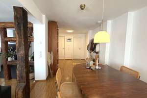 Außen schlicht, innen Fachwerk – modernisierte Altstadtwohnung in Reutlingen! – Die vollständige Adresse der Immobilie erhältst du vom Anbieter., 72764 Reutlingen-Mitte, Reutlingen – Vorschaubild 2