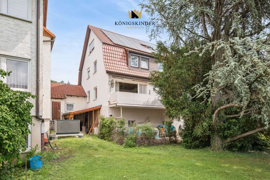 Immobilie in Remshalden - Gepflegtes Mehrfamilienhaus mit 2 Garagen und parkähnlichen Garten - Bild 1