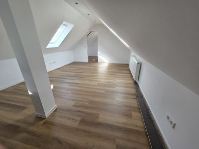 Modern ausgebaute DG-Wohnung 2 ZKB mit neuer Einbauküche