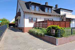 Familienfreundlich. Vielseitig. Zukunftssicher in gesuchter Lage: Garten, Solarkollektoren, Garage – Wetteraukreis – Vorschaubild 1
