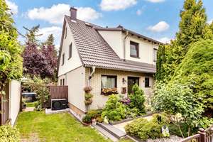 Modernisiertes Reihenendhaus mit Garten, Wärmepumpe, PV & Speicher