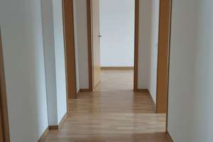 großzügige Wohnung mit Balkon in komplett saniertem Wohnobjekt in guter, zentraler Lage von Siegen – Hambergstraße 43, 57074 Siegen, Siegen – Vorschaubild 2