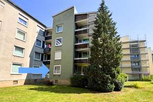 3-Zimmer-Erdgeschosswohnung mit Balkon und Gestaltungspotenzial in ruhiger Lage.