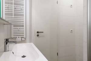 Kantstraße vor der Haustür - perfekt geschnittenes und saniertes 2,5-Zimmer-Raumwunder - City-West – Die vollständige Adresse der Immobilie erhältst du vom Anbieter., 10625 Charlottenburg, Berlin – Vorschaubild 15