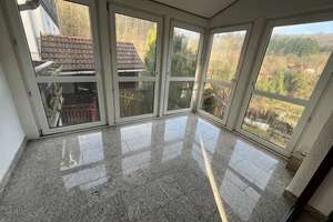 In schöner Ortsrand-/ Aussichtslage: Gepfl. EFH, u. a. mit Wintergarten, Kaminofen, Fußbodenheizung – Alte Weinstraße 33, 98554 Benshausen – Vorschaubild 20