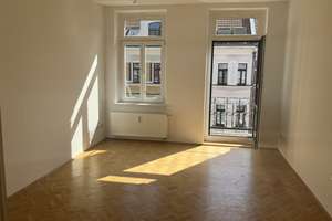 Familiengerechte 3-Zimmer-Wohnung, Schwarzacker Str. 5 mit Ost- und West Balkonen.