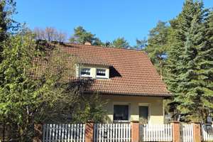 Familienglück im Grünen – mit Garten, Pool und Raum für gemeinsame Momente! – Die vollständige Adresse der Immobilie erhältst du vom Anbieter., 14547 Beelitz – Vorschaubild 1