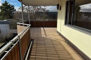 Vollständig renovierte 4,5-Zimmer-Wohnung mit Balkon und Einbauküche in Leonberg