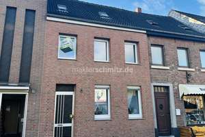 GEPFLEGTES REIHENMITTELHAUS MIT INNENHOF IN ZENTRALER LAGE VON GIESENKIRCHEN! – Die vollständige Adresse der Immobilie erhältst du vom Anbieter., 41238 Giesenkirchen-Mitte, Mönchengladbach – Vorschaubild 1