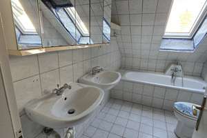 4,5-Zimmer Wohnung mit Balkon und Garage in Neumünster-Gadeland – Die vollständige Adresse der Immobilie erhältst du vom Anbieter., 24539 Gadeland, Neumünster – Vorschaubild 2