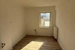 Kernsanierte 2,5-Zimmer-Wohnung mit großem Balkon in zentraler Lage  von Oberhausen – Lothringerstr 2, 46045 Oberhausen – Vorschaubild 1