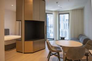 FOUR: Möbliertes Apartment in Premiumlage mit Blick auf die Alte Oper – 60315 Innenstadt, Frankfurt am Main – Vorschaubild 1