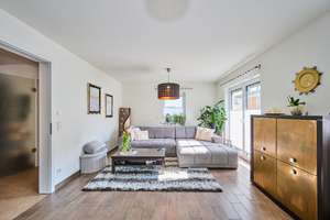Moderne Doppelhaushälfte mit zwei Terrassen und Garten in ruhiger Wohnlage. – Die vollständige Adresse der Immobilie erhältst du vom Anbieter., 94315 Alburg, Straubing – Vorschaubild 6