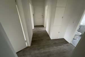 Helle 2,5 Zimmer- Wohnung im 2.Obergeschoss mit Balkon und Tageslichtbad mit Wanne – Klipperstr. 2, 23558 Buntekuh, Lübeck – Vorschaubild 3