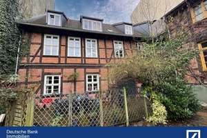 Eigennutz und Kapitalanlage -  Mehrfamilienhaus mit 3 Wohnungen  – Die vollständige Adresse der Immobilie erhältst du vom Anbieter., 19055 Schelfstadt, Schwerin – Vorschaubild 2