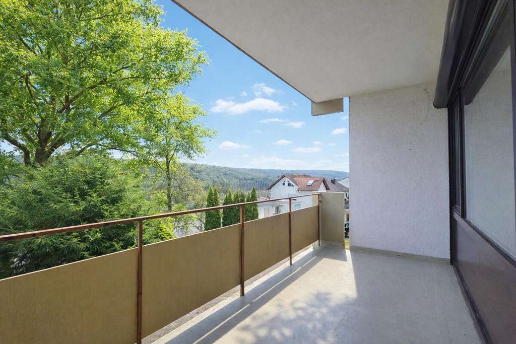 Immobilie in Bad Soden-Salmünster - Wilhelm Immobilien. Sonniges Wohnglück in Bad Soden: Renovierte 2-Zimmer-Wohnung mit großem Balkon - Bild 0