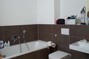 Wohnen mit eigenem Garten! Geräumige 4-Zimmer-Erdgeschosswohnung mit zwei Bädern in Berlin Karlshors – Die vollständige Adresse der Immobilie erhältst du vom Anbieter., 10318 Karlshorst, Berlin – Vorschaubild 8