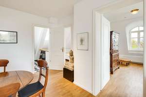 Charmantes Domizil im historischen Hubertuspalais: 2013 modernisierte 3-Zimmer-Wohnung – Die vollständige Adresse der Immobilie erhältst du vom Anbieter., 80639 Nymphenburg, München – Vorschaubild 2