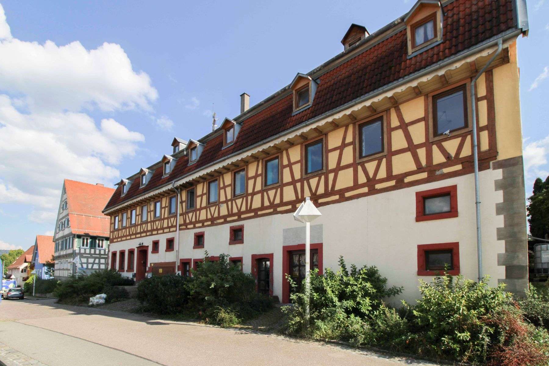 2-Zimmer-Wohnung im 1. Stock mit Stellplatz im Herzen von Vöhringen, Rottweil Kreis – Bild 1