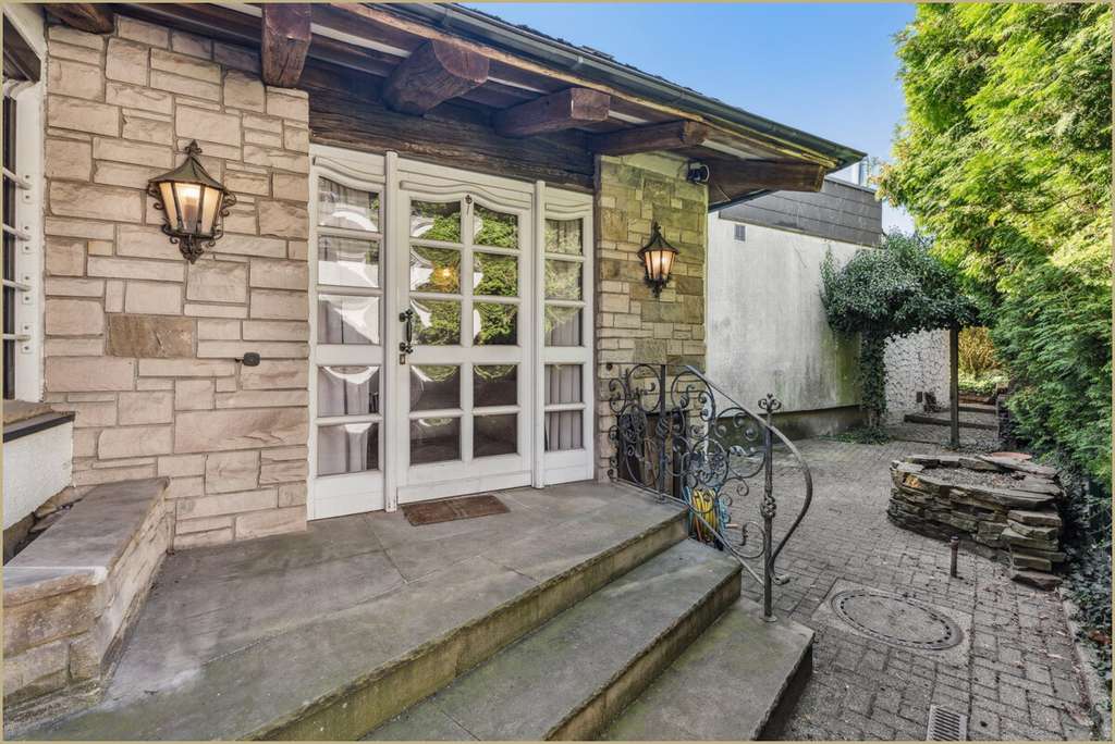 Sanierungsobjekt mit Flair – Wintergarten, Kamin und Teich