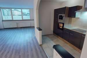 Großzügige Erdgeschosswohnung mit Badewanne – Die vollständige Adresse der Immobilie erhältst du vom Anbieter., 42659 Solingen-Mitte, Solingen – Vorschaubild 1