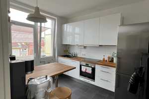 Schöne 3-Zimmer-Altbauwohnung mit Loggia, Balkon und Blick über Stuttgart West – Stuttgart – Vorschaubild 1